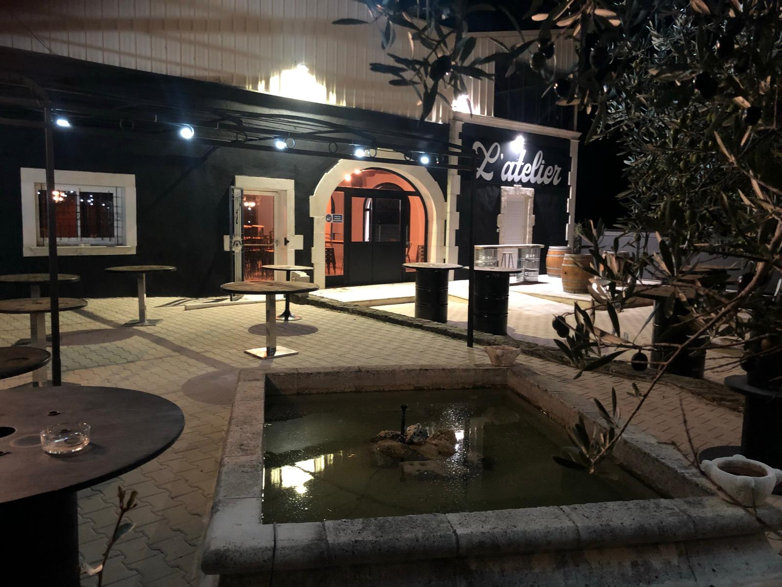 Devanture de L'Atelier - Bar Ambiance Saint-Restitut